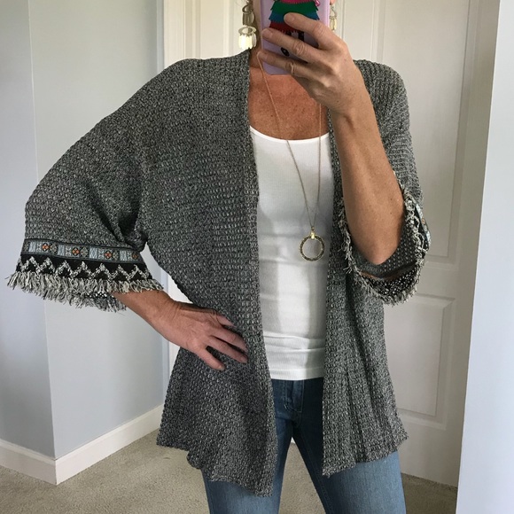 ❤️1 Large❤️Grey Open Cardi with Sleeve Detailing - Picture 4 of 6